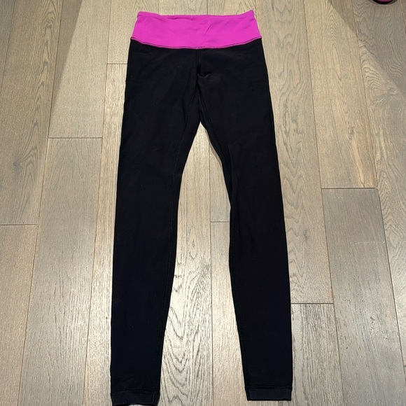 Lululemon Woman's Size 4 Black/Violet Reversible Wunder Under Pant *Full-On Luon - Picture 2 of 13